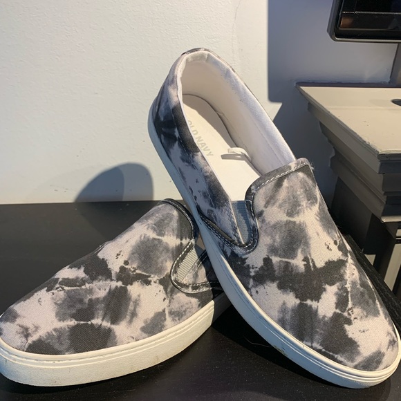 slip on runners , black/grey and white . Barely worn! - Picture 2 of 4